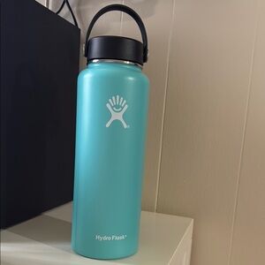 Hydro Flask Teal Green  Bottle with Black Lid 40oz Wide Mouth